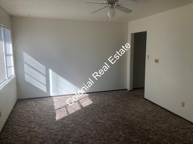 Building Photo - Spacious 1 bedroom 1 bathroom apartment.