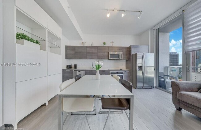 Foto del edificio - 151 SE 1st St