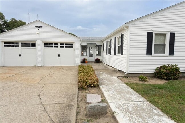 Building Photo - 1089 Plainfield St