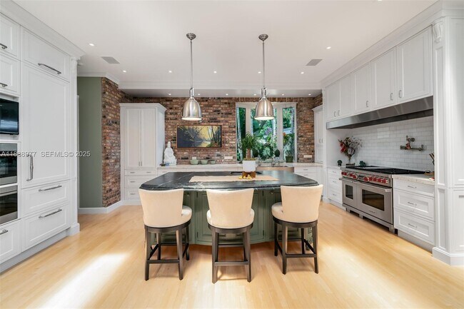 Building Photo - 8845 School House Rd