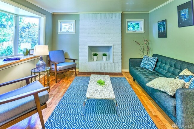 Building Photo - 1107 NE 155th St