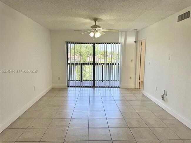 Foto del edificio - 9893 Nob Hill Ln