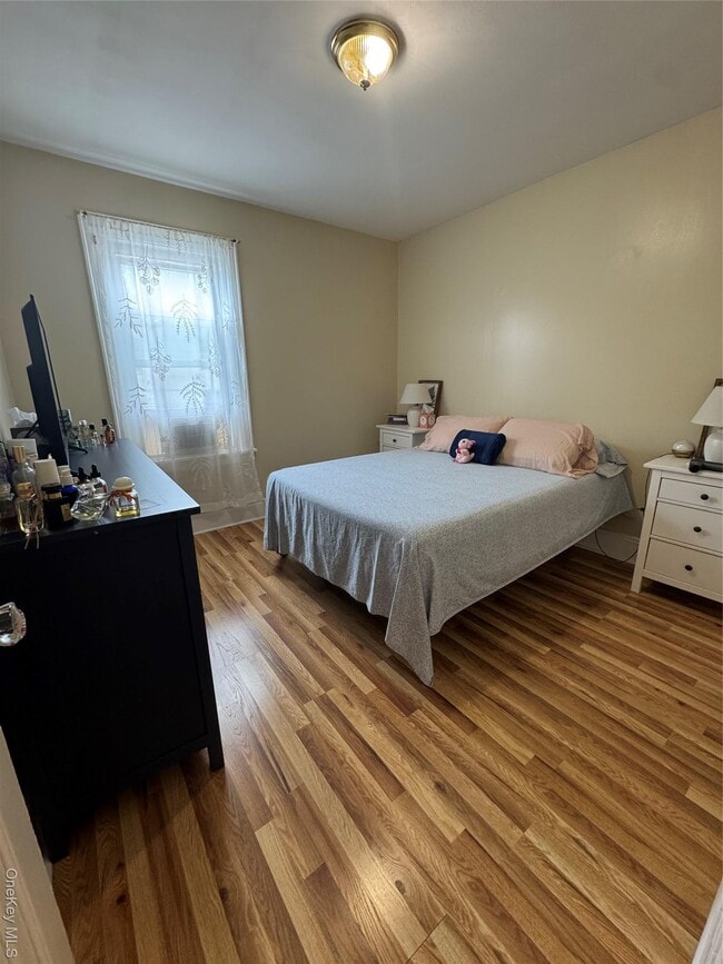 Building Photo - 69-22 64th Pl