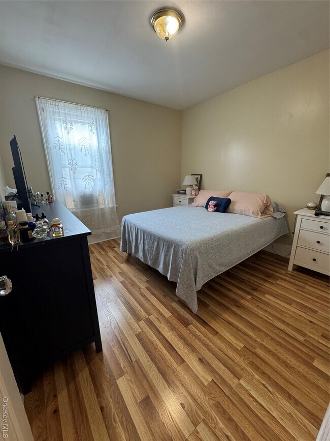 Foto del edificio - 69-22 64th Pl