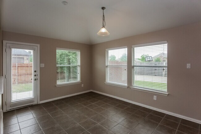 Building Photo - 1141 Lakeside Dr