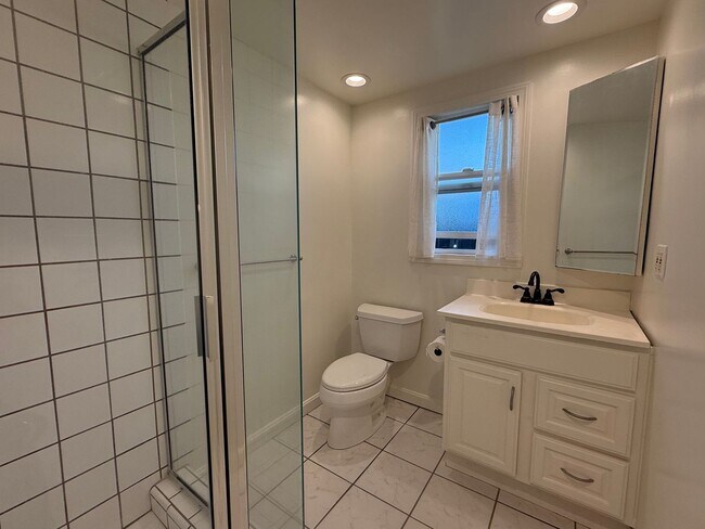 Foto del edificio - 1 bed, 1 bath Guest unit in Woodland Hills