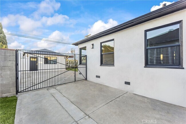 Foto del edificio - 1835 S Crescent Heights Blvd