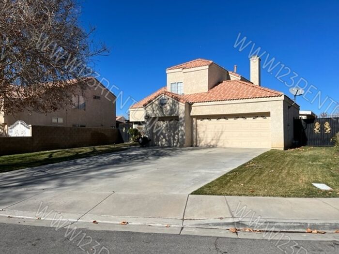4BD/ 4BTH EAST PALMDALE SINGLE FAMILY HOME House Rental in Palmdale