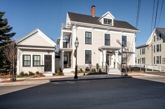 Building Photo - 553 Islington St