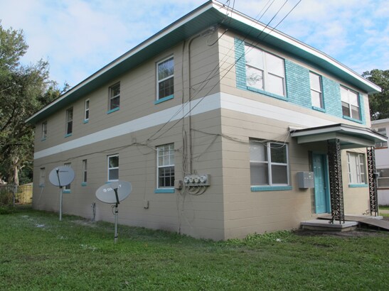 Frente - 849 W 30th St