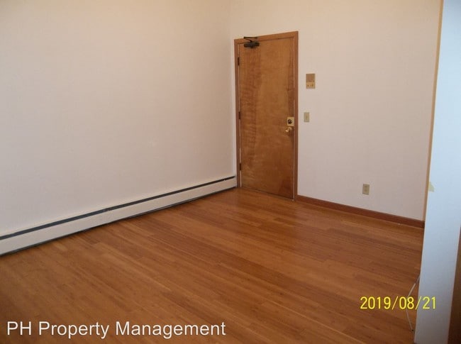 Building Photo - 1 br, 1 bath Apartment - 579 Laurel Avenue