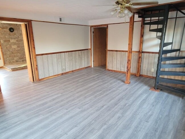 Foto del edificio - FOR LEASE - 3 Bed, 2 Bath, SINGLE-FAMILY HOME ON 5 ACRES IN LEBANON!