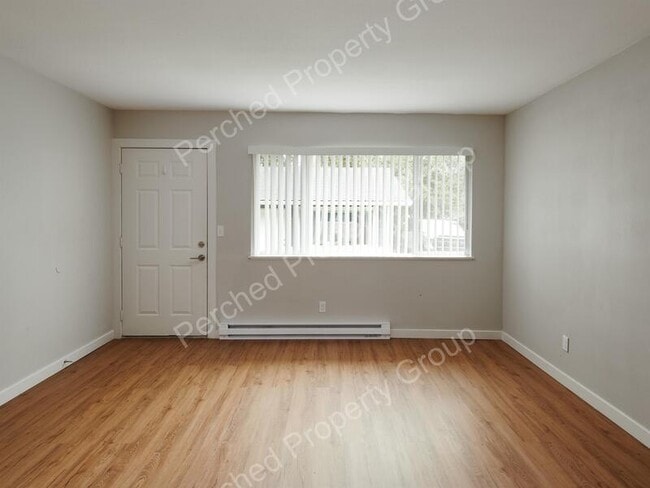 Building Photo - 15533 NE Glisan St