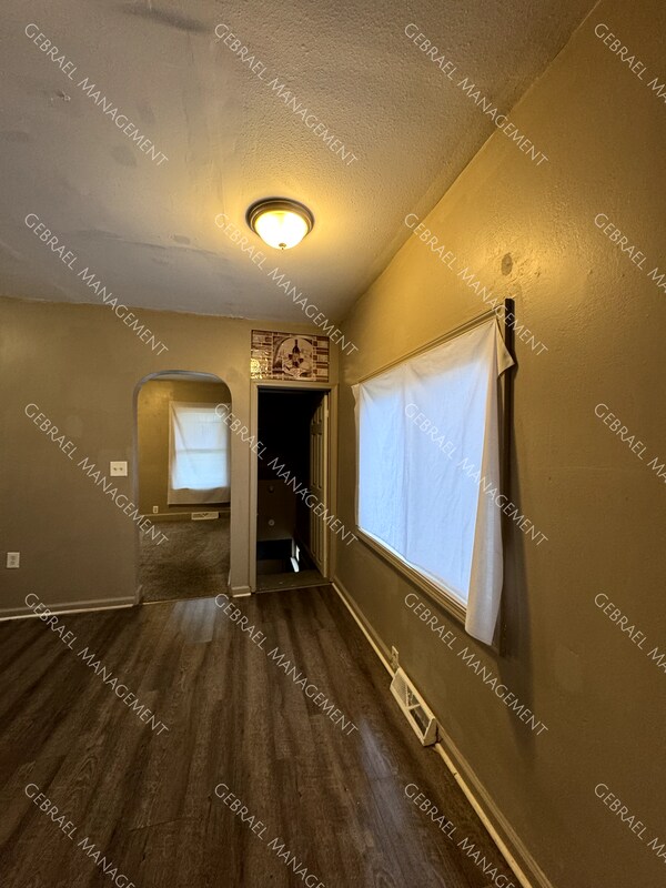 Building Photo - 2221 Brown St