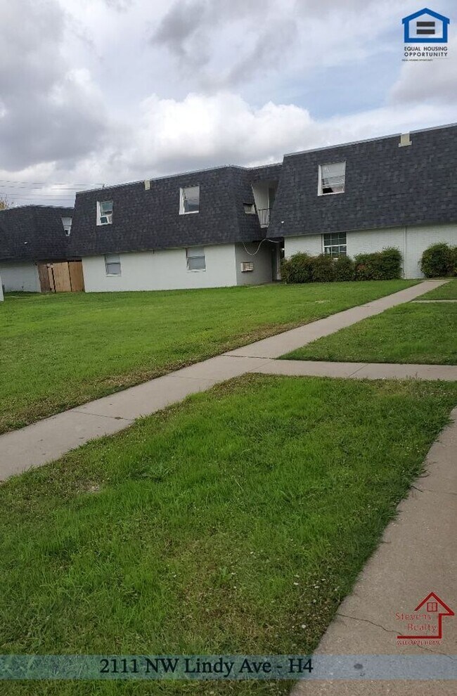 Building Photo - 2111 NW Lindy Ave