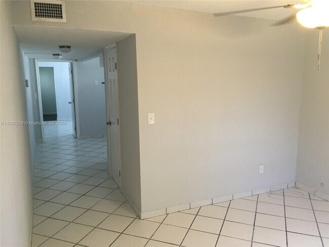 Foto del edificio - 7428 SW 16th St