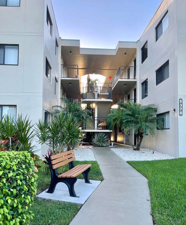 Building Photo - 5370 Las Verdes Cir