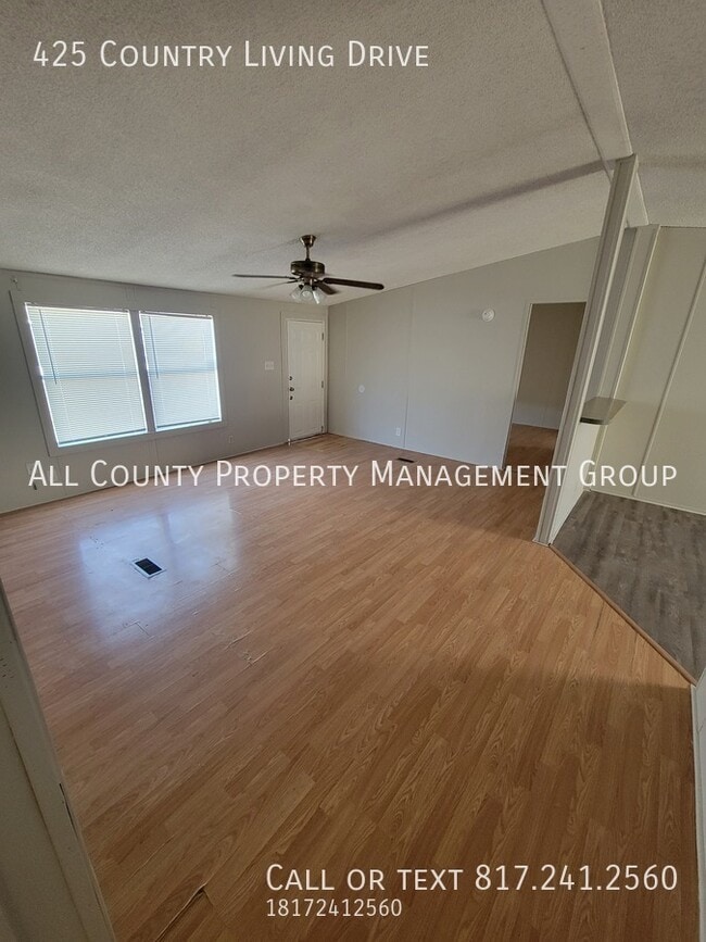 Building Photo - 425 Country Living Dr