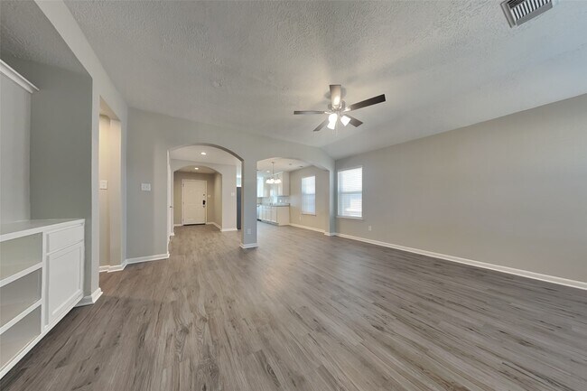 Foto del edificio - 2343 Colonial Springs Ln