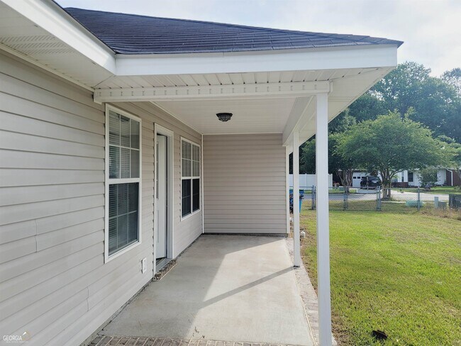 Building Photo - 517 Wisenbaker Rd