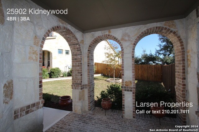 Building Photo - 25902 Kidneywood