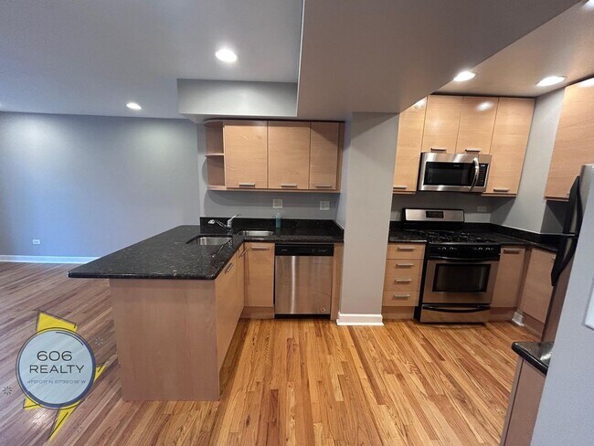 Foto del edificio - 6954 N Greenview Ave