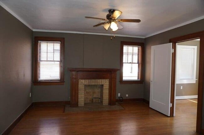 Building Photo - Large 1 Bed 1 Bath in Mesta Park Addition NW OKC, Close to Midtown, Uptown and Downtown
