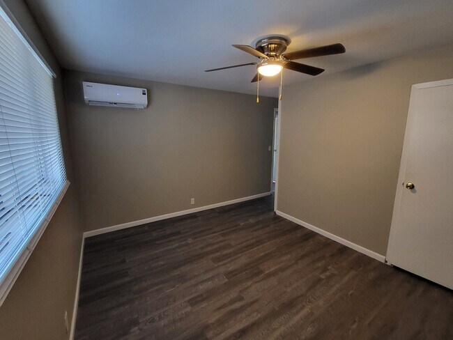 Foto del edificio - 734 N Country Acres Ave