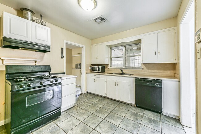 Foto del edificio - 4710 Wedgewood Dr