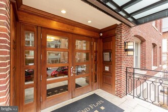 Building Photo - 1121 24th St NW