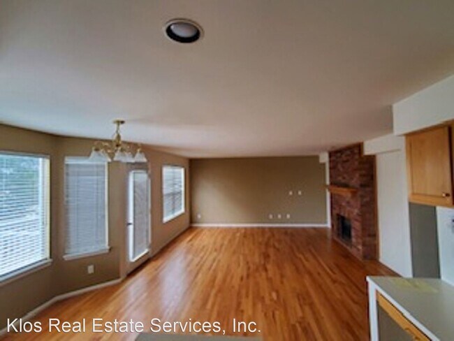 Building Photo - 4 br, 3 bath House - 677 Huntington Place