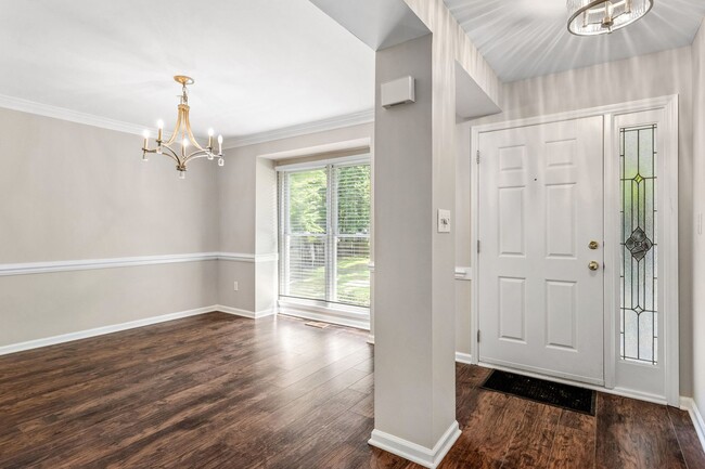 Building Photo - NW - Updated Home with SS Appliances, Gran...
