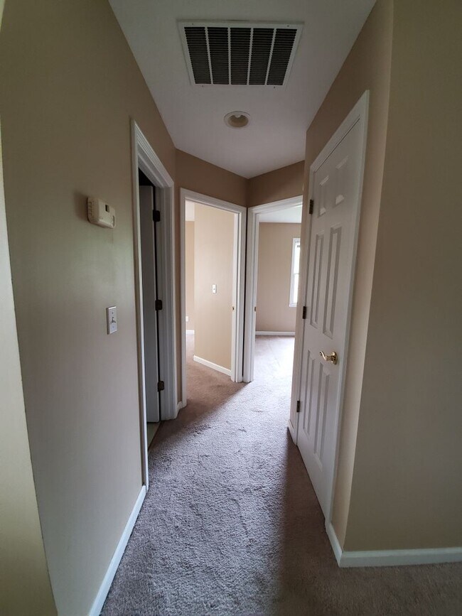 Foto del edificio - 3 Bedroom On Cul-de-sac, East Side Location
