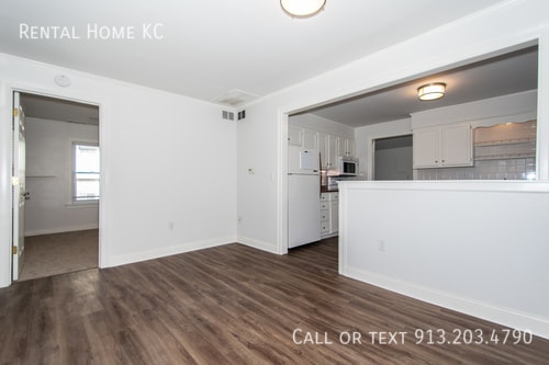 Building Photo - 8033 Robinson-