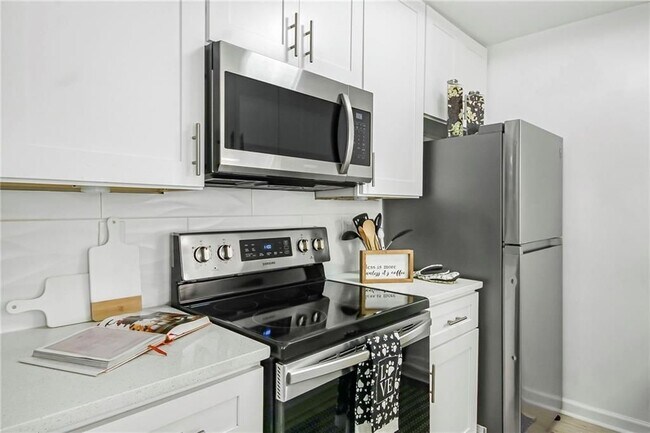 Building Photo - 28303 Plantation Dr NE