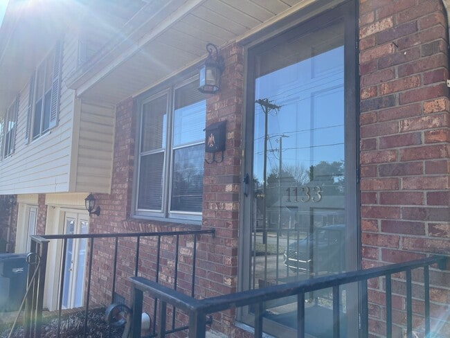 Foto del edificio - Charming 2-Bedroom Apartment – February Move-In Available!