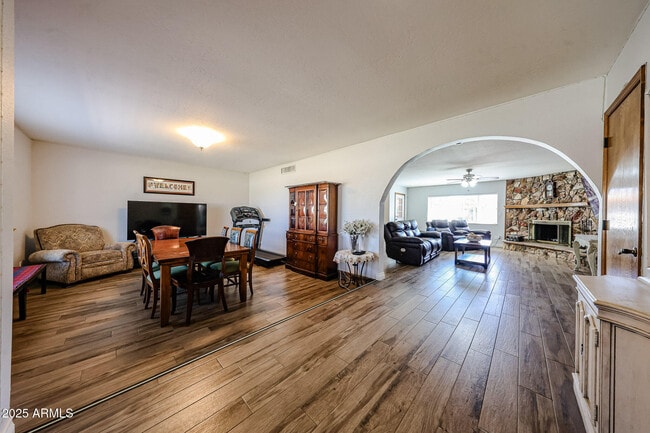 Foto del edificio - 16227 North 21st St