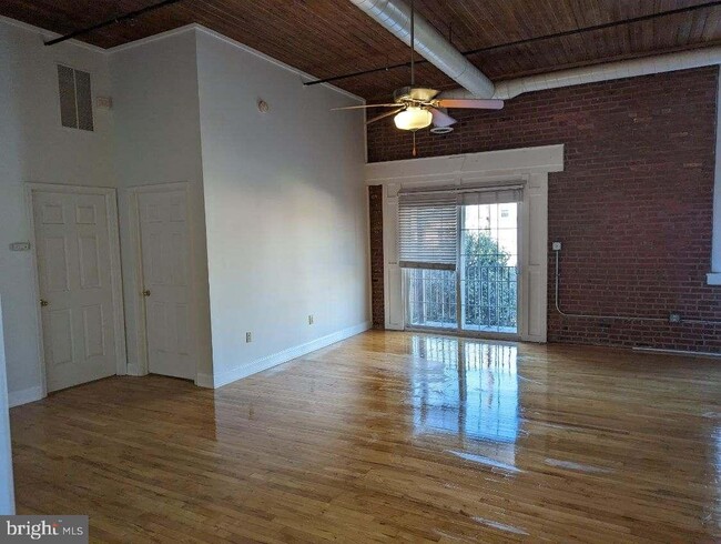 Building Photo - 502 KEYSTONE AL