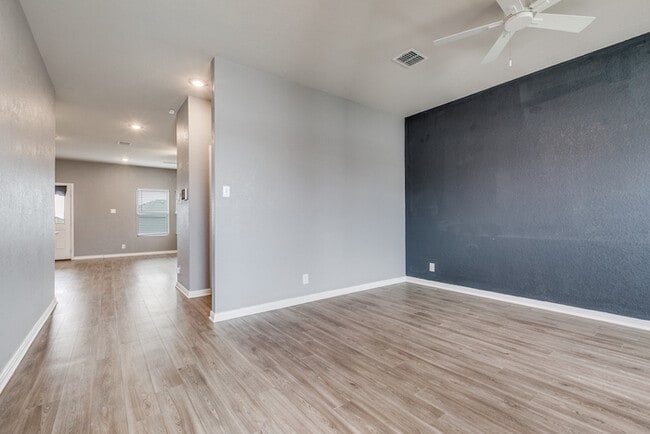 Building Photo - Beautiful and Spacious 4 Bedroom