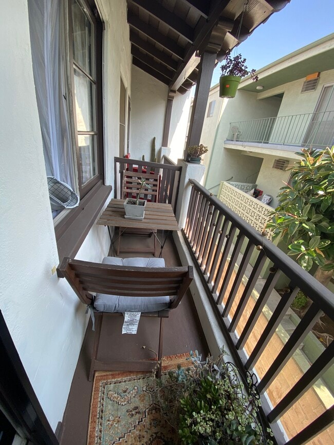 Foto del edificio - 8317 Blackburn Ave
