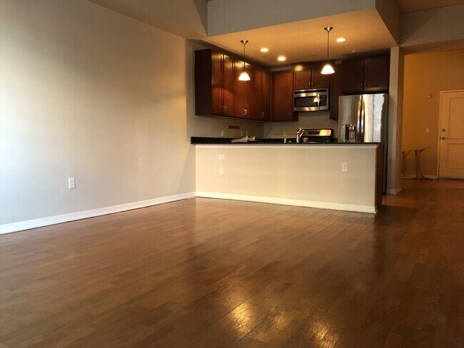 Building Photo - Ground Level Condo in Denver