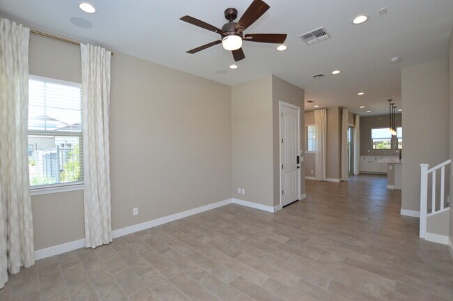 Building Photo - 1934 E Wisteria Dr