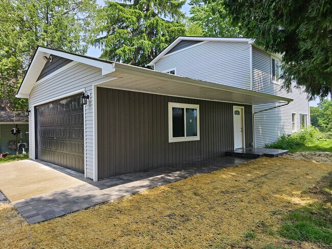 Building Photo - 4822 Hillcrest Dr