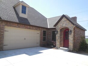 Building Photo - 3416 Enclave Ln