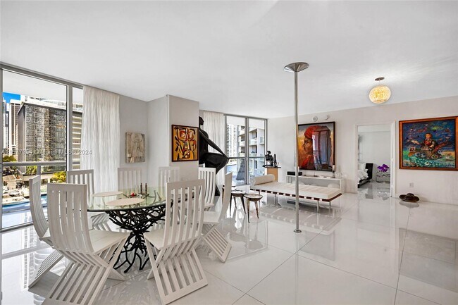 Building Photo - 475 Brickell Ave