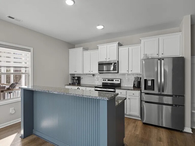 Foto del edificio - Room in House on Bounty Cir