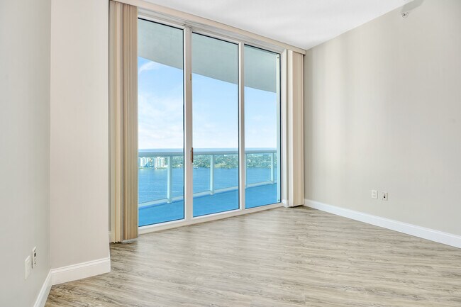 Building Photo - 231 Riverside Dr
