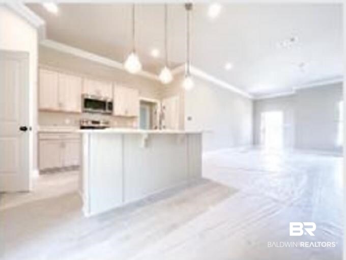 Building Photo - 6870 Summerset Dr