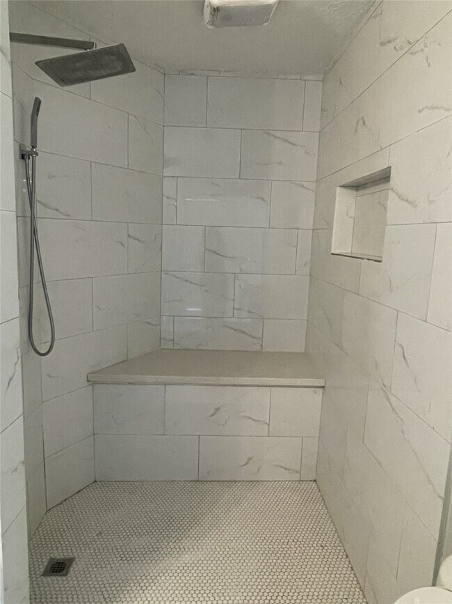 Foto del edificio - 3443 Nutwood Ln