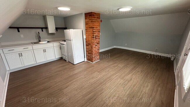 Foto del edificio - $850 - 1 bed 1 bath - Beautiful newly renovated Multi-family home located in Delano